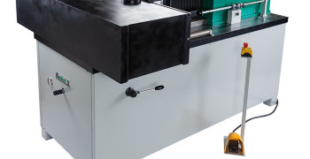URM 120 E Gesamtansicht mit Richtbalken 1.500 mm