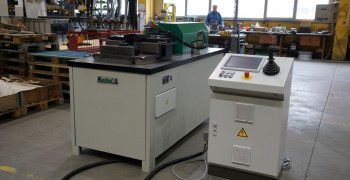 Richtmaschinen und Biegemaschinen im Maschinenbau URM 80 E